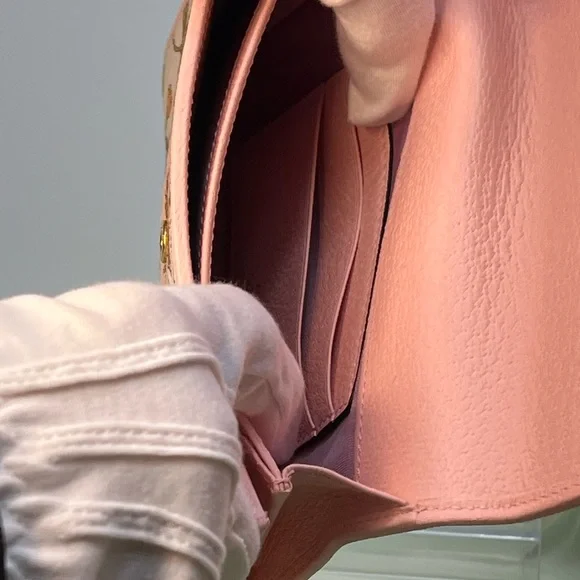 LIMITED EDITION GUCCI FLORAL WALLET New Condition—Giftable - Picture 10 of 12